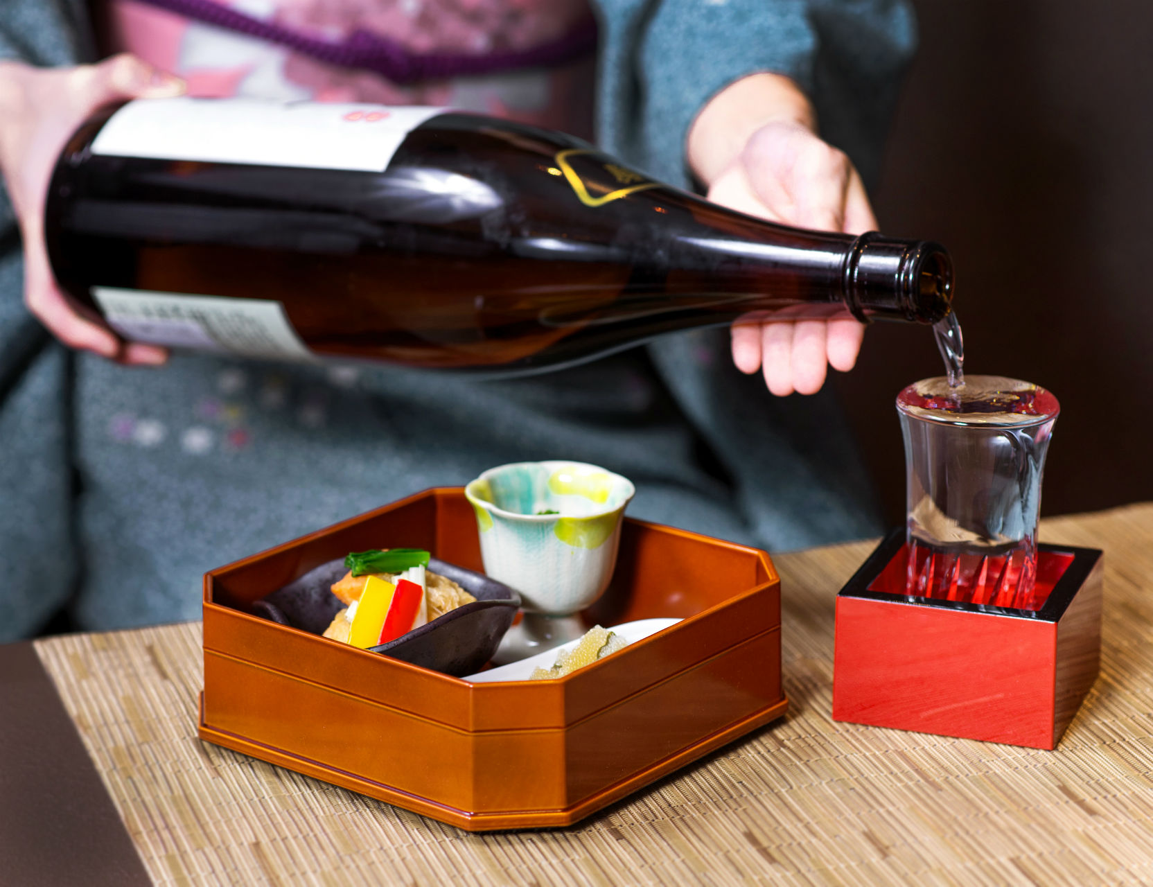 Variasi pilihan sake dan sochu Jepang juga tersedia di Kourin.