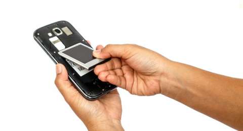Ilustrasi baterai smartphone. [Shutterstock]
