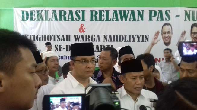 Pasangan calon gubernur dan wakil gubernur DKI Jakarta Anies Baswedan-Sandiaga Uno mendapatkan dukungan dari sekelompok warga yang mengaku dari kalangan Nahdliyin. (suara.com/Dian Rosmala)