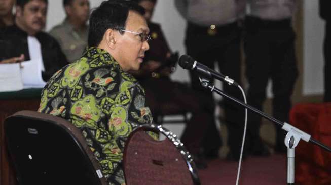 Persidangan kasus dugaan penistaan agama dengan terdakwa Basuki Tjahaja Purnama di Pengadilan Negeri Jakarta Utara, Auditorium Kementerian Pertanian, Jakarta, Kamis (20/4).