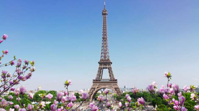 Menara Eiffel di Kota Paris saat di musim semi. [shutterstock]