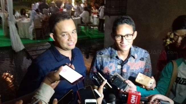 Pasangan Gubernur dan Wakil Gubernur DKI Jakarta terpilih, Anies Baswedan dan Sandiaga Uno. [Suara.com/Dian Rosmala]