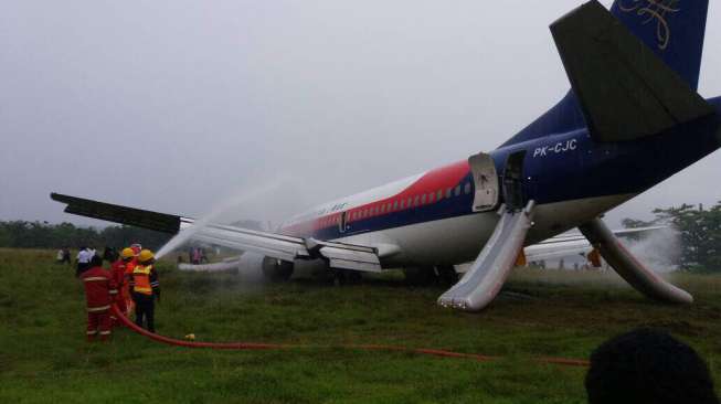 Pesawat Sriwijaya Air tergelincir di Bandara Rendani, Kabupaten Manokwari, Papua Barat. [Foto Petugas Bandara Renjani]
