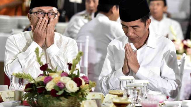 Presiden Joko Widodo menghadiri buka puasa bersama di Rumah Dinas Ketua MPR Zulkifli Hasan, di Jakarta, Jumat (2/6). (Antara)