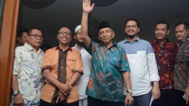 Ketua Dewan Kehormatan Partai Amanat Nasional Amien Rais mengklarifikasi pencatutan namanya dalam kasus dugaan korupsi pengadaan alat kesehatan yang melibatkan mantan Menteri Kesehatan Siti Fadilah Supari, di Jakarta, Jumat (2/6).