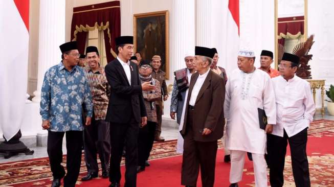 Presiden Jokowi bertemu sejumlah ulama dari Sulawesi, di Istana Merdeka, Jakarta. [Foto Rusman - Biro Pers Setpres]