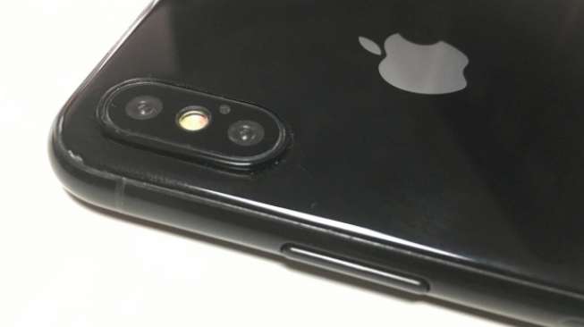 Bagian belakang kamera iPhone 8. [Metro]