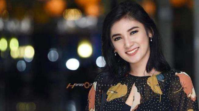 Ingat si Cantik Briptu Eka Frestya? Kini Dinas di Polda Kepri, Lihat 10 Foto Terbarunya yang Aduhai Ingat si Cantik Briptu Eka Frestya? Kini Dinas di Polda Kepri, Lihat 10 Foto Terbarunya yang Aduhai