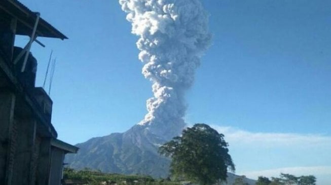 Gunung Merapi Alami Tiga Kali Gempa Guguran