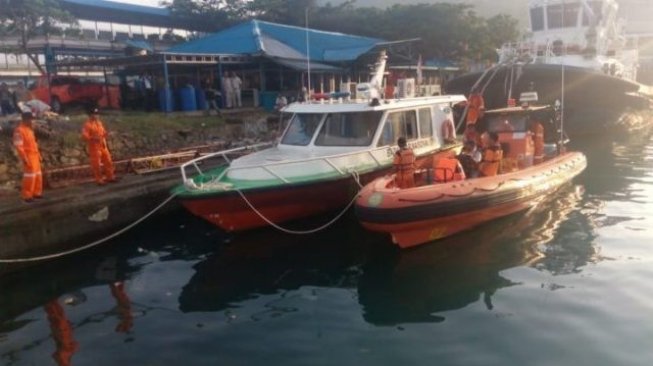 Pencarian ABK Yang Terjatuh Ke Laut Akibat 2 Kapal Ferry Tabrakan