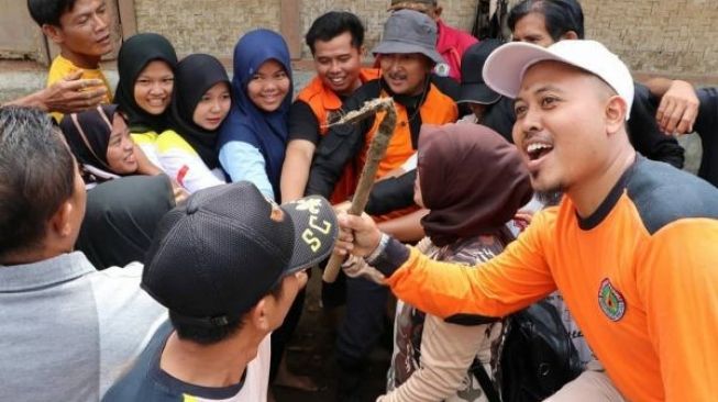 Pramuka Lebak Kompak Kerja Bakti Bersihkan Puing Pasca Bencana Banjir