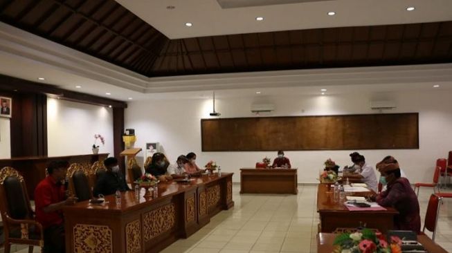 Evaluasi PPKM Dewan Minta Pengawasan Prokes Lebih Ketat Di Upacara Adat