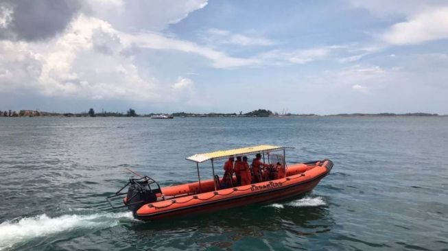 Perahu Nelayan Ditabrak Kapal Kargo Di Perairan Batam Orang Hilang