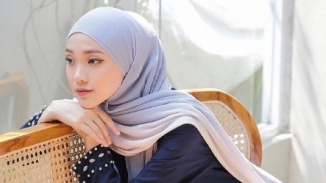 Kumpulan Berita Julia Prastini Mualaf Sempat Tak Suka Azan Selebgram