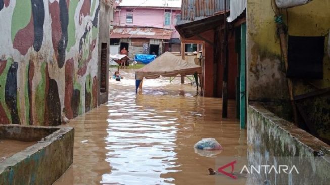 Ratusan Rumah Di Kampung Aur Medan Terendam Banjir