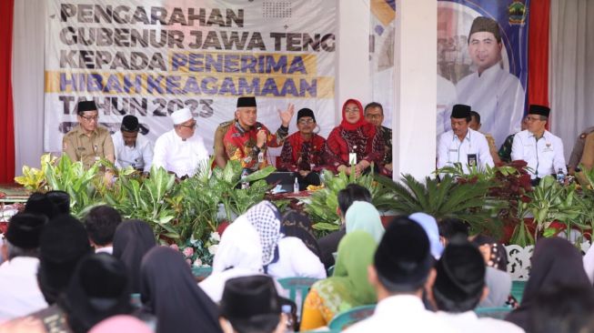 Ganjar Serahkan Hibah Rp Miliar Untuk Pendidikan Keagamaan Hingga