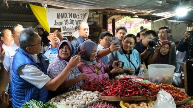 Sidak Ke Pasar Colomadu Zulkifli Hasan Sebut Harga Bahan Pokok Mulai