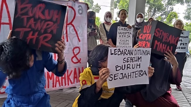 Gelar Aksi Di Kantor Disnakertrans Diy Buruh Tuntut Pembayaran Thr