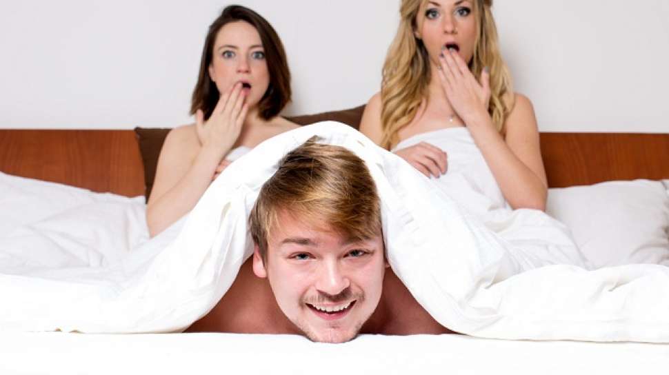 Русский секс втроем во время массажа