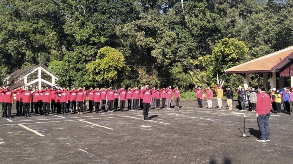 Berangkat Dari Kota Batu Ratusan Pendaki Bersiap Gelar Upacara Bendera