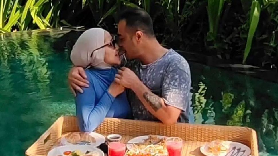 Tunjuk Id Potret Liburan Romantis Venna Melinda Dan Ferry Irawan Di Luar Negeri Mulai