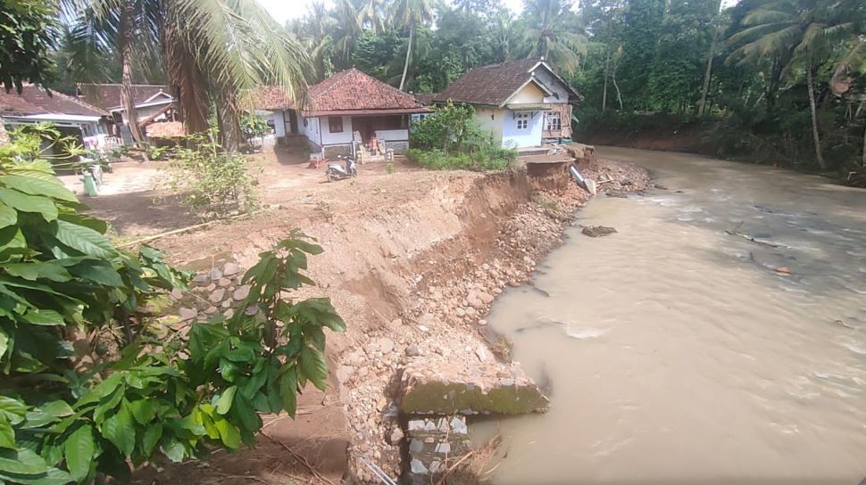 Banjir Dan Longsor Landa Way Lima Pesawaran Puluhan Rumah Rusak