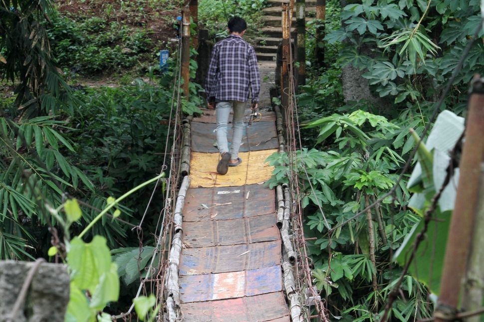 Jembatan Gantung Penghubung Depok Jagakarsa