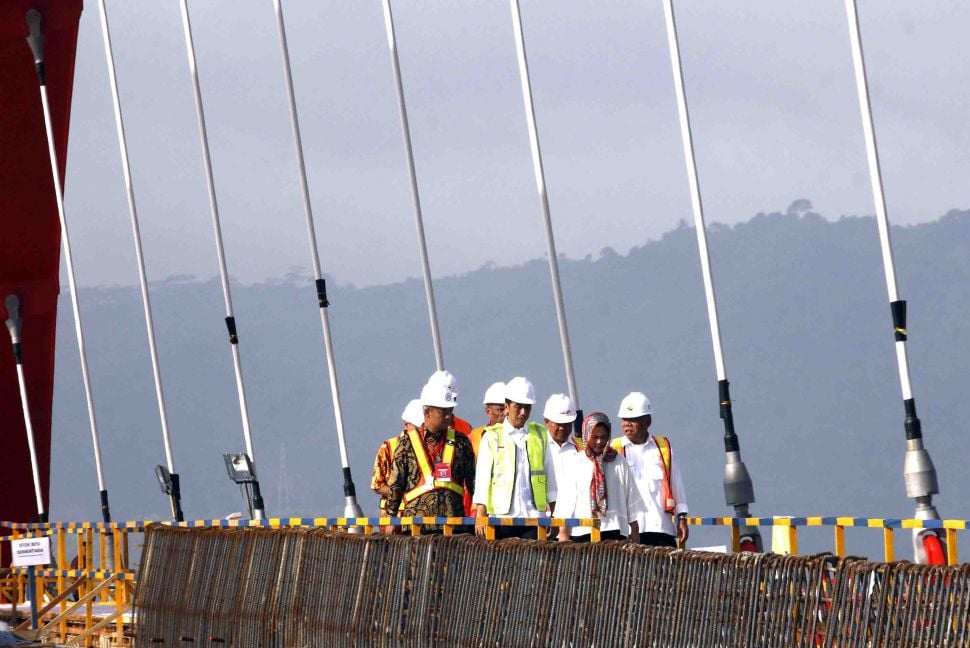 Jokowi Tinjau Pembangunan Jembatan Holtekamp