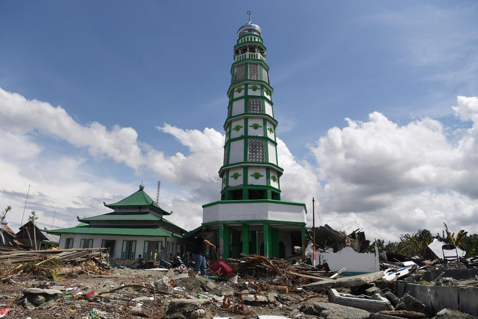 Diterjang Tsunami Dan Gempa Masjid Ini Masih Berdiri Kokoh