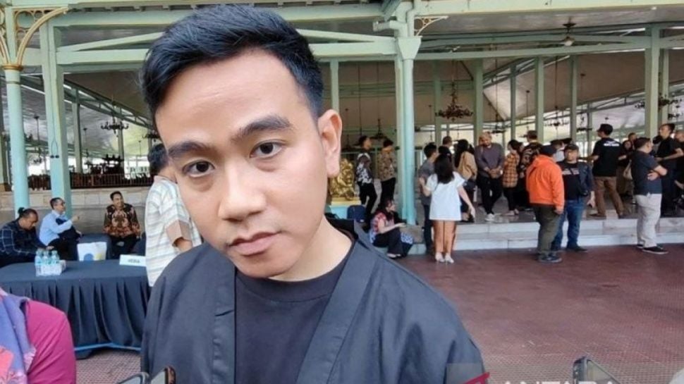 Tak Terpengaruh Budiman Sudjatmiko Gibran Buktikan Tetap Patuhi Pdip