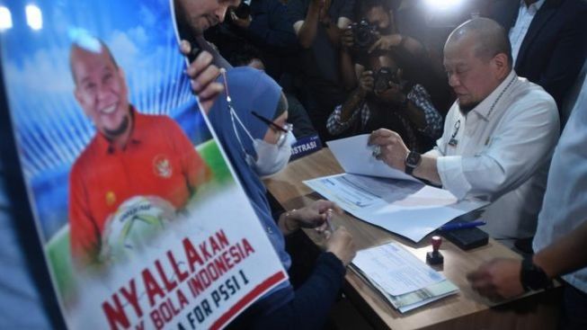 Maju Ketum PSSI La Nyalla Ungkap Masih Miliki Hutang Ke Pecinta Sepak Bola