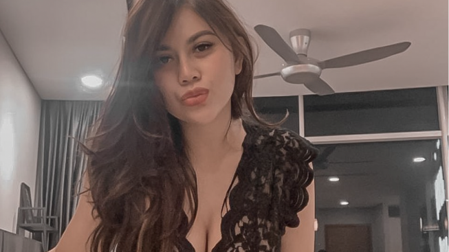 4 Fakta Rena Dyana Model Seksi Diduga Gadis Kebaya Hijau Yang Topless