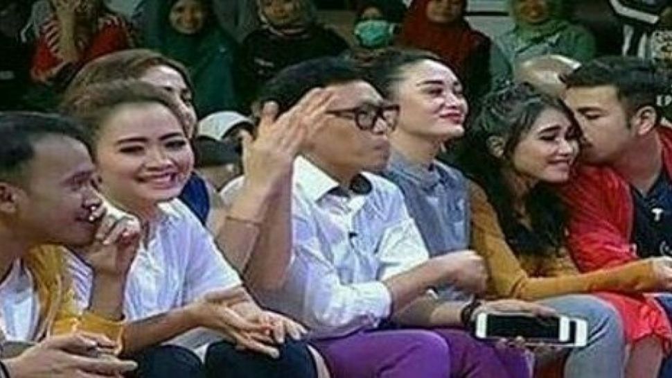 Nagita Slavina Dan Ayu Ting Ting Bertemu Di Acara Yang Sama Ini Reaksi