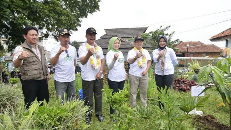 Atalia Praratya Ajak Masyarakat Untuk Tanam Bibit Pohon Di Lahan Kritis