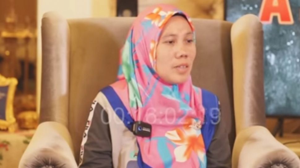 Ternyata Ini Alasan Ibu Norma Risma Tak Berbusana Saat Di Rumah Menantu