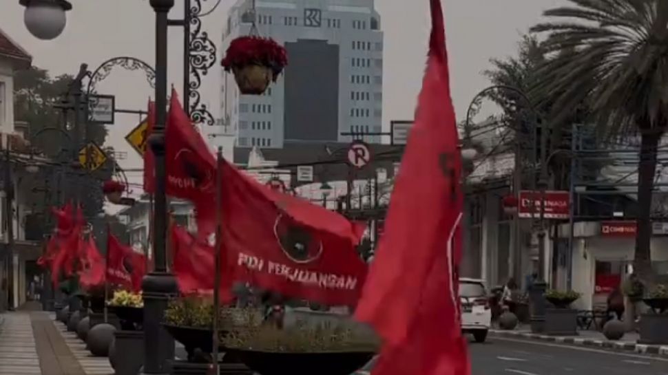 Asia Afrika Di Merahkan Bendera Pdip