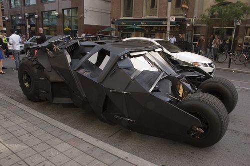 'Tumbler' mobil jagoan super Batman dalam film 'The Dark Knights' (Shutterstock). 