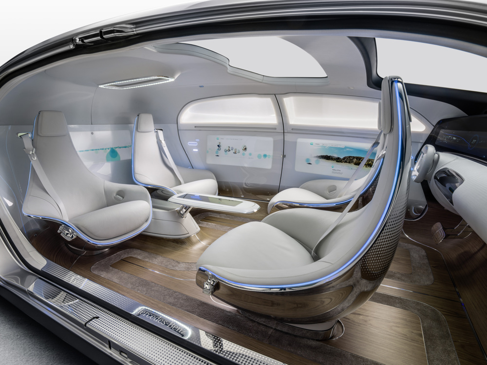 Mobil konsep Mercedes Benz F 015 dipamerkan di arena CES 2015 di Las Vegas, AS, Senin (5/1) [mercedes-future-mobility.com).