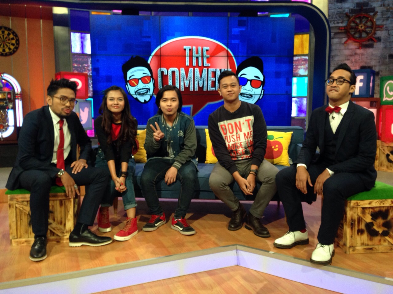 Komunitas Teater Tagar saat diundang sebuah stasiun televisi (Dok. Teater Tagar)