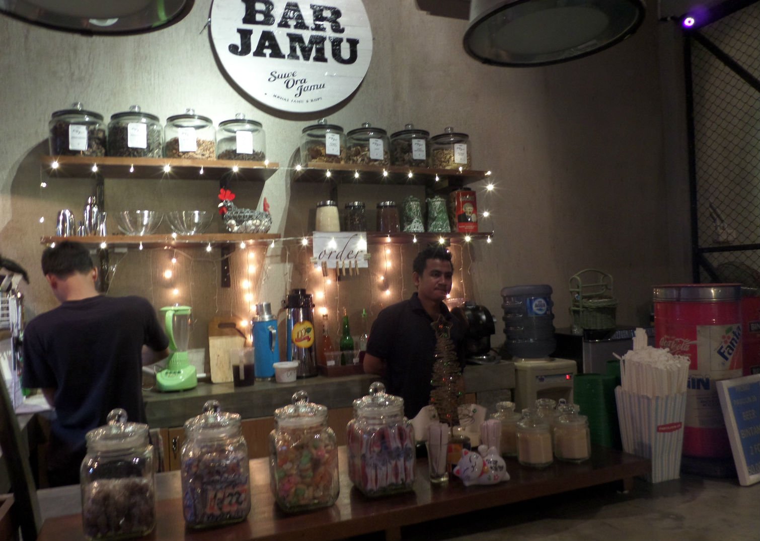 Bar jamu di Paviliun 28. (suara.com/Dinda Rachmawati)