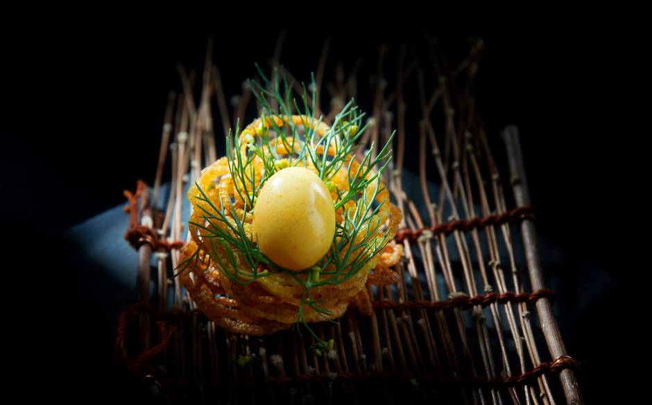 Sajian di restoran Gaggan (telegraph.co.uk)