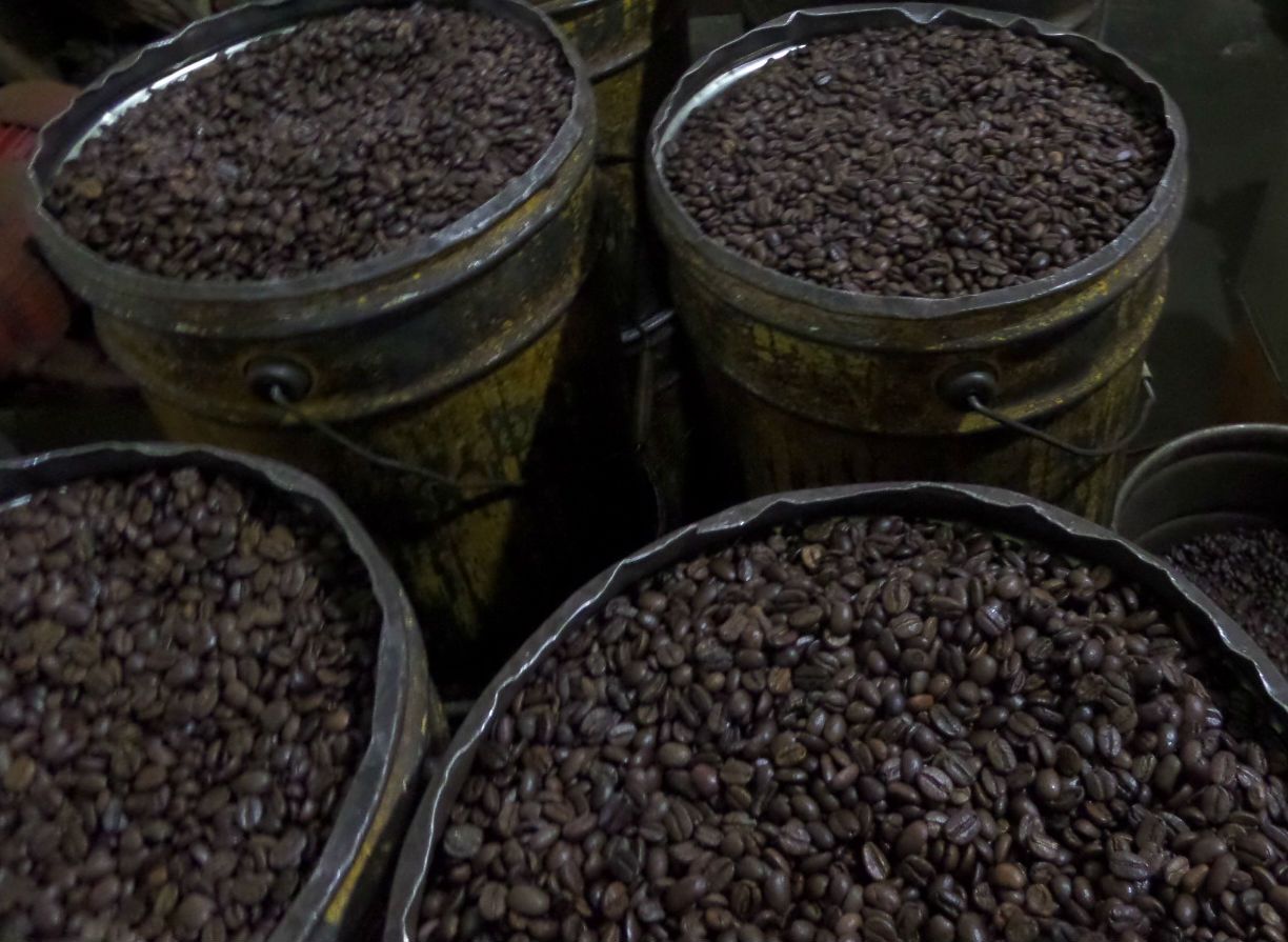 Berbagai jenis kopi tersedia di Toko Kopi Aroma. (Foto: suara.com/Dinda Rachmawati)