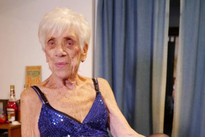 Shirley Andrews, nenek 80 tahun, berbeda dari kebanyakan kaum lanjut usia (...