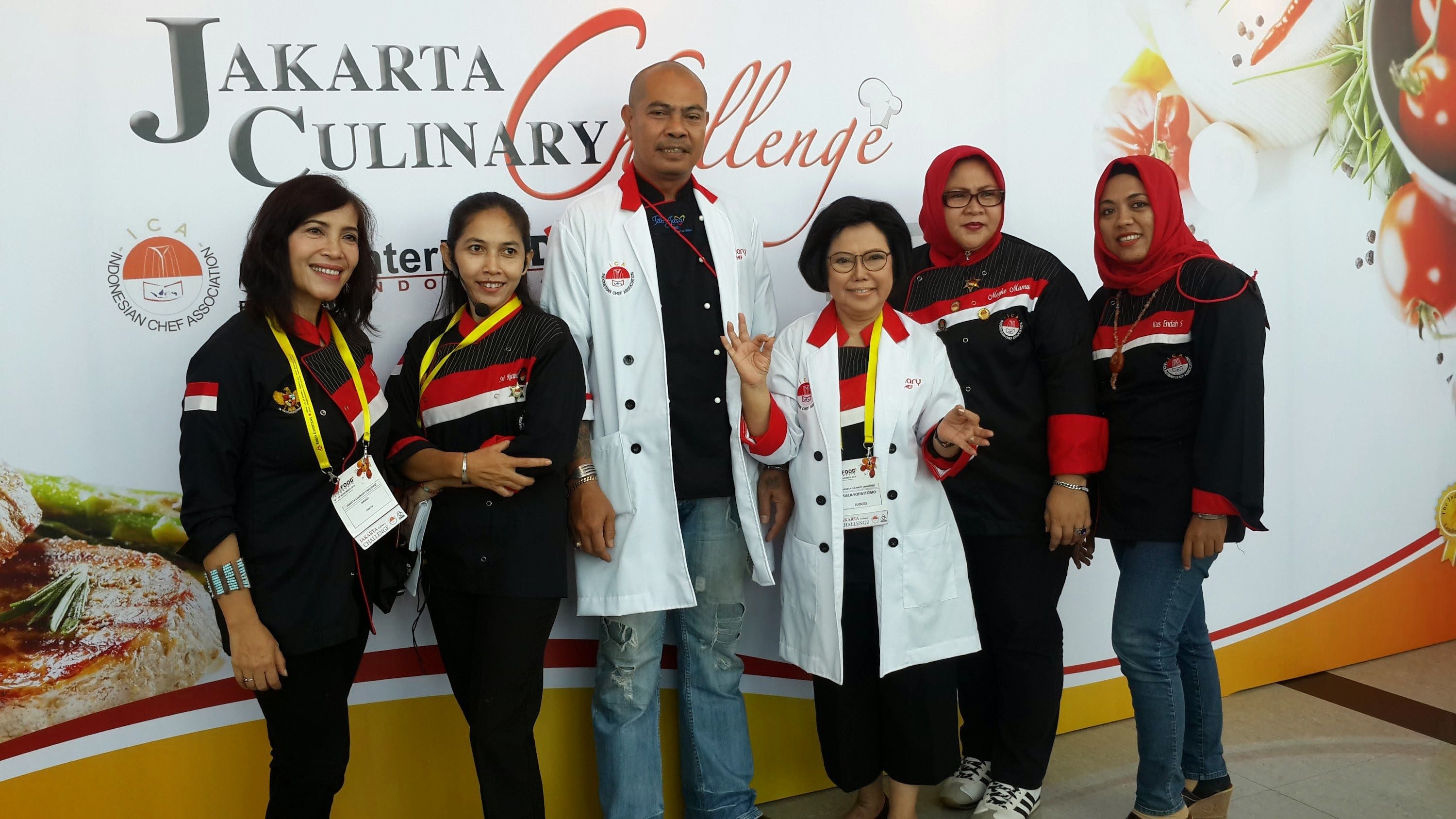 Sisca Soewitomo saat menjadi juri di acara Jakarta Cullinary Challenge bersama teman dai Indonesian Chef Association (ICA). (Foto: Dok. pribadi)