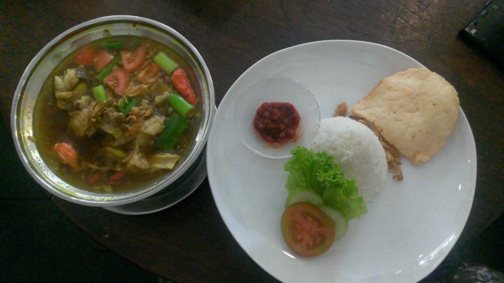 sup pindang iga ala Kafe Tera Walk Bandung. (suara.com/Dinda Rachmawati)