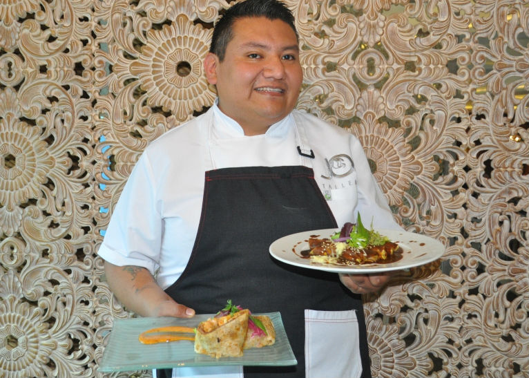 Chef Julio Ortega yang meracik berbagai sajian lezat khas Meksiko di Cafe Gran Via, Gran Melia Jakarta. (Foto: Dok. Pribadi)