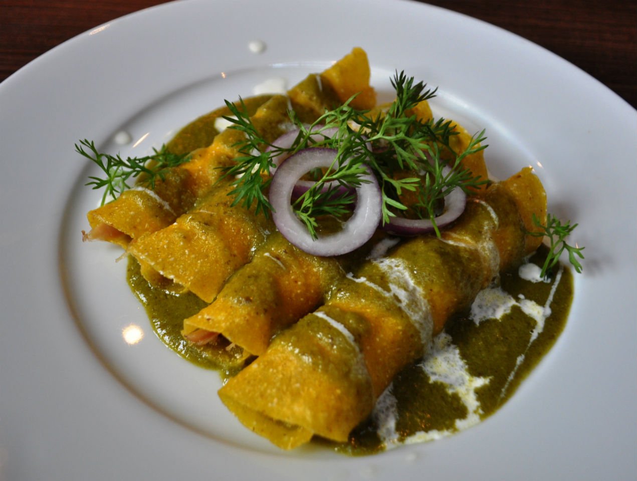 Enchilada verde de pollo, salah satu masakan khas Meksiko dengan rasa unik yang menggugah selera. (Foto: Dok. Pribadi)