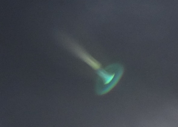 Foto benda atau cahaya mirip UFO yang diabadikan Harry Perton (groninganus.wordpress.com)