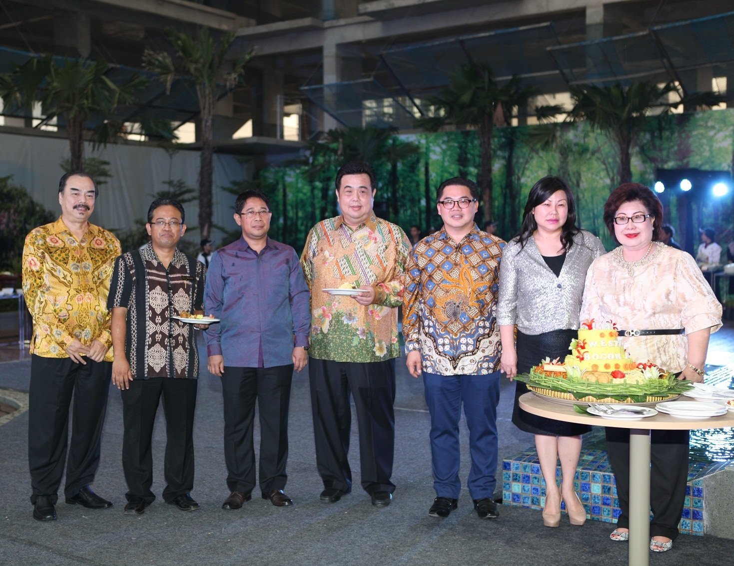 Opening ceremony BEST WESTERN Bogor Icon pada Kamis (20/8/2015) dihadiri oleh (ki-ka): Tan Huseng Tanzil (Komisaris BEST WESTERN International-Area Development Office Indonesia), Ahmad Jayadi (General Manager BEST WESTERN Bogor Icon), Lot Manik  (Direktur Operasional Gapura Kencana Abadi Land), Iwanto Hartojo (Presiden Direktur BEST WESTERN International-Area Development Office Indonesia), Didi Setiadi (Owner Gapura Kencana Abadi Land), Gunarso S. Margono (Founder Gapura Prima Group), dan Remi Margono (Komisaris Gapura Kencana Abadi Land).  