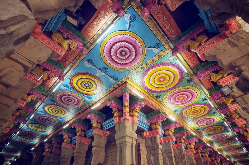 Langit-langit di Kuil Meenakshi, Madurai, India. (Sumber: Flickr)